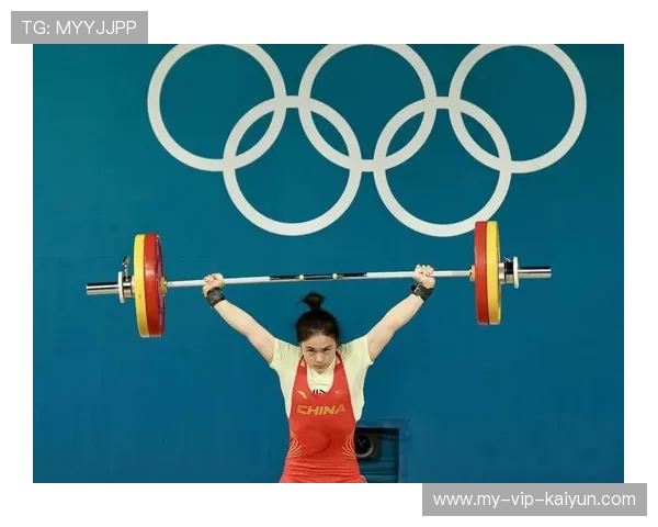 举重选手夺冠后激动落泪，家庭支持故事感动无数