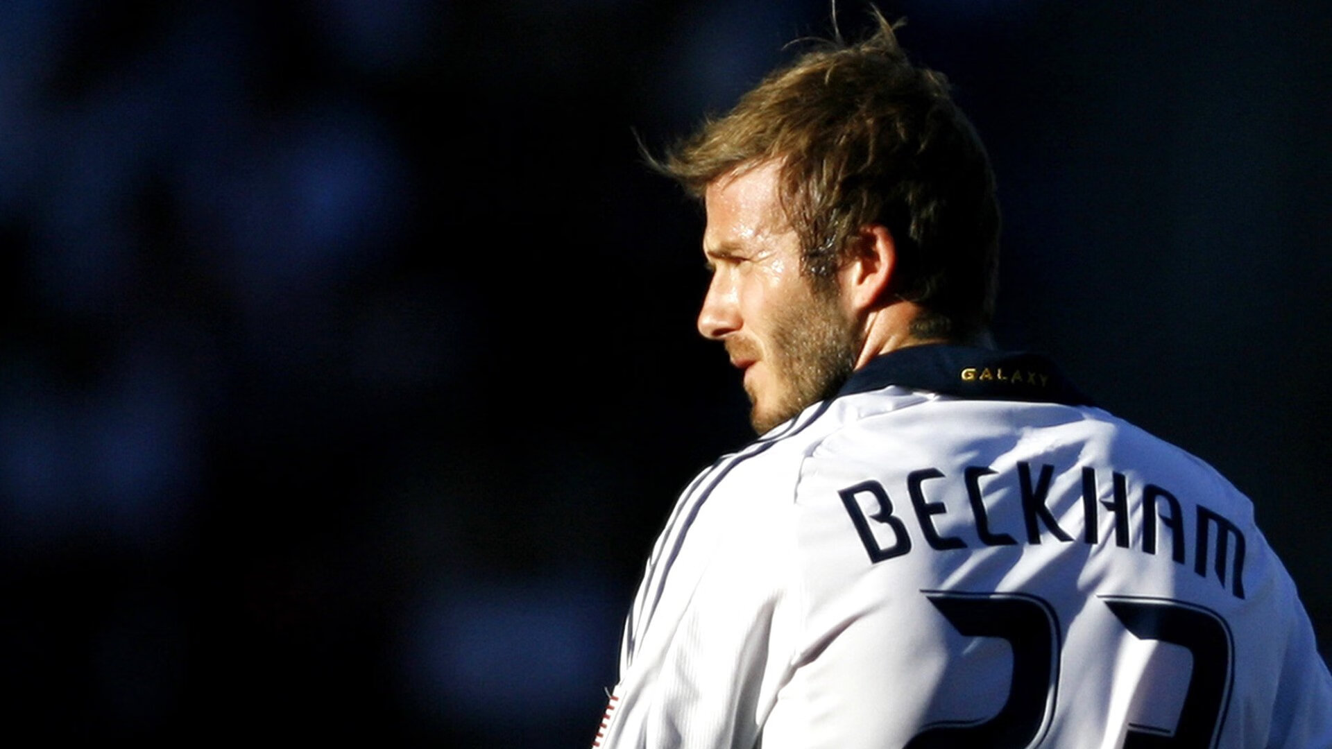 “快艇冲浪激战东三叉湖，速度与激情并存”